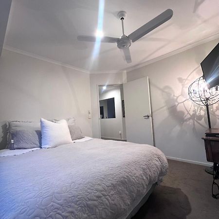 Mangawhai Room And Studio Екстериор снимка