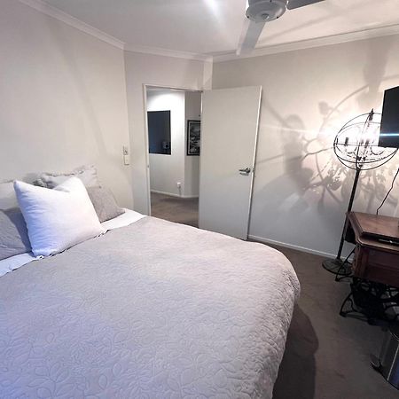 Mangawhai Room And Studio Екстериор снимка