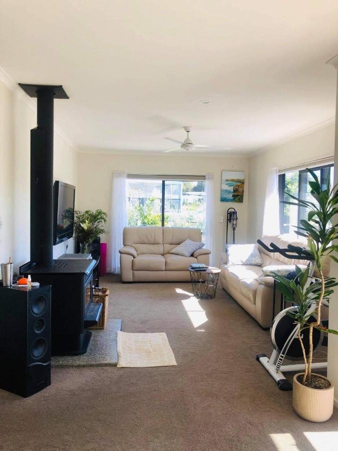 Mangawhai Room And Studio Екстериор снимка