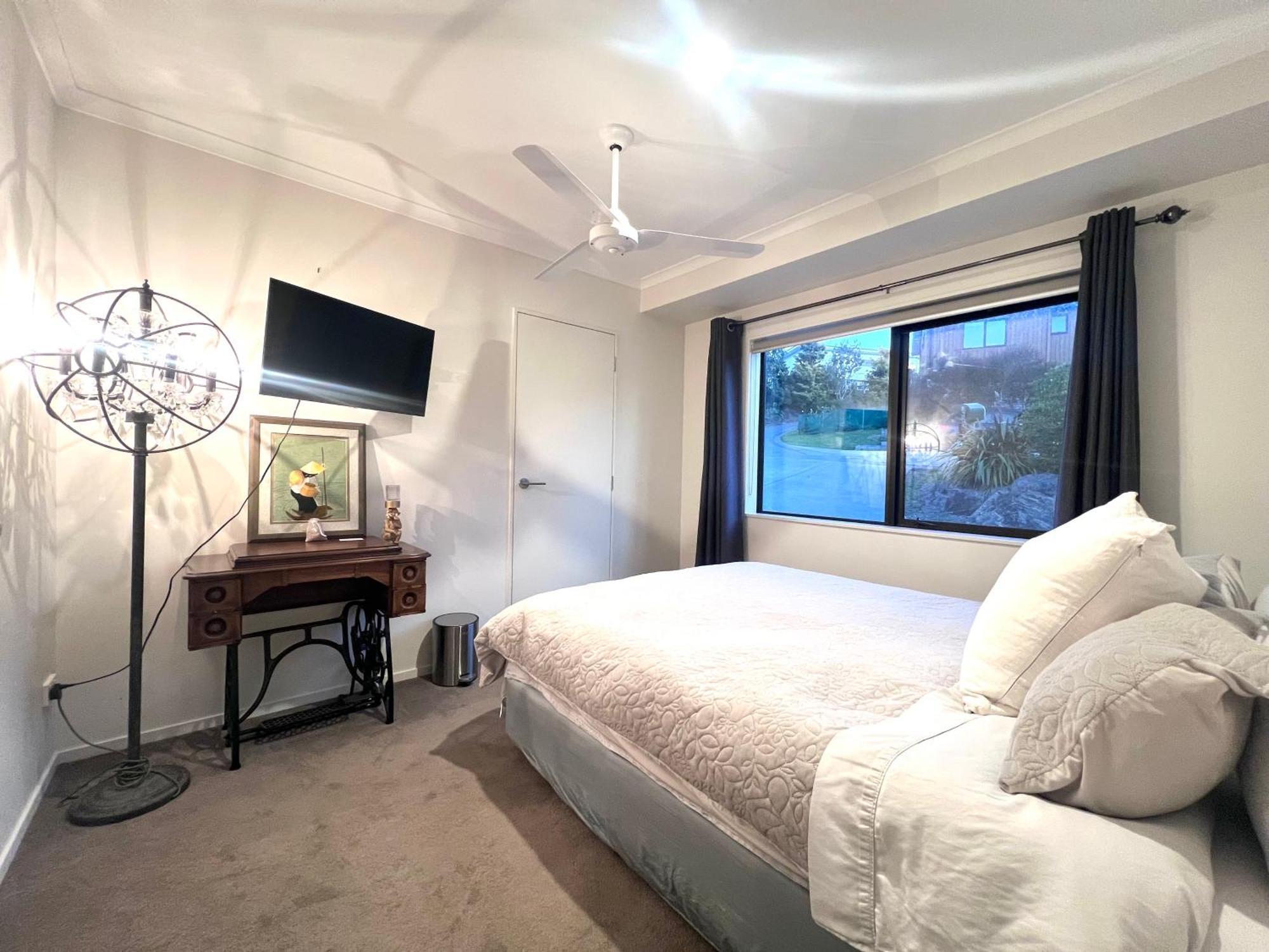 Mangawhai Room And Studio Екстериор снимка
